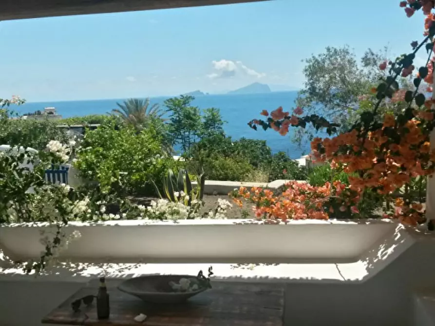 Immagine 1 di Appartamento in vendita  in via ginostra a Lipari