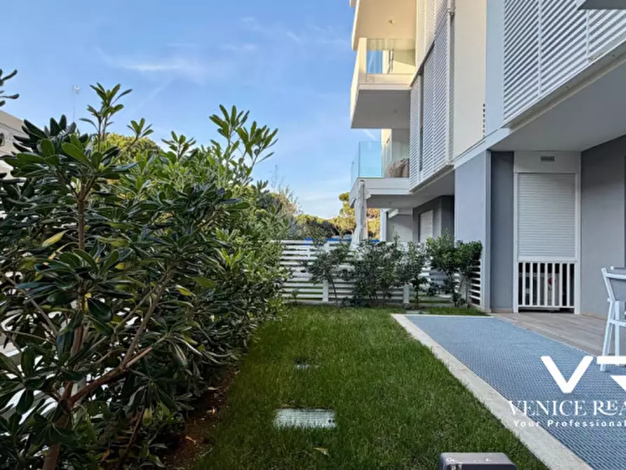 Immagine 5 di Appartamento in vendita  in viale oriente a Jesolo