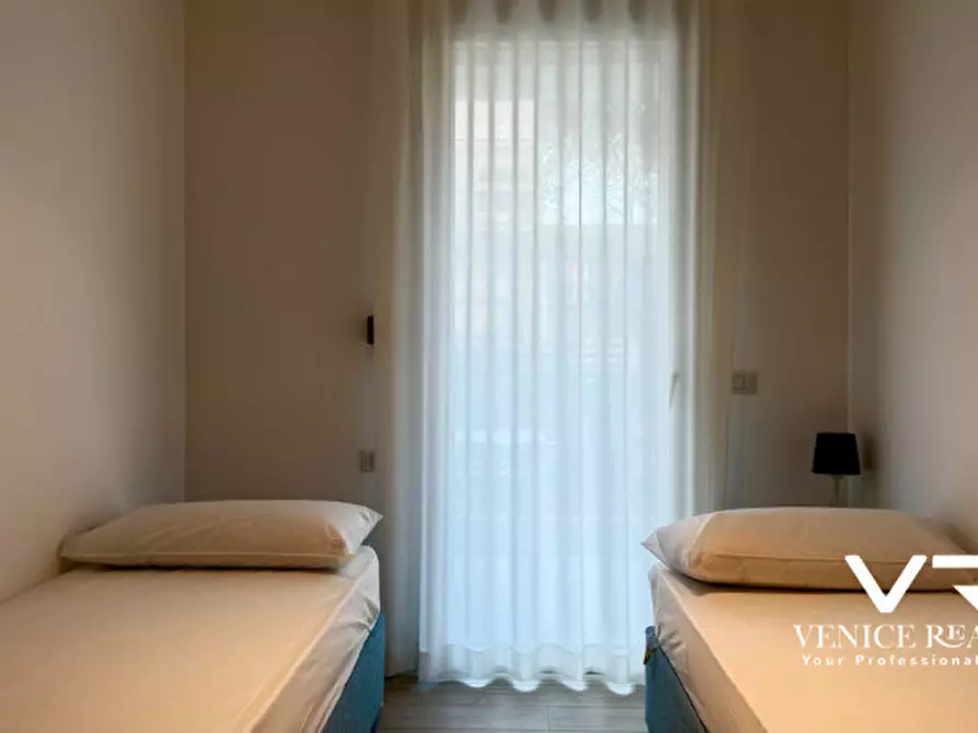 Immagine 21 di Appartamento in vendita  in viale oriente a Jesolo