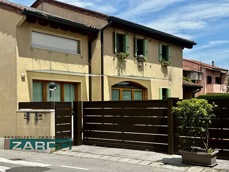 Immagine 1 di Casa indipendente in vendita  a Castelfranco Veneto