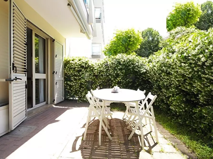 Immagine 1 di Appartamento in vendita  in viale Dante a Riccione