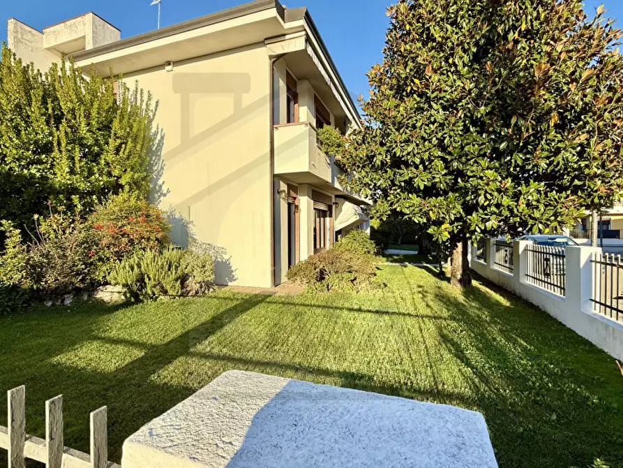 Immagine 38 di Casa bifamiliare in vendita  in Via Cilea a Abano Terme