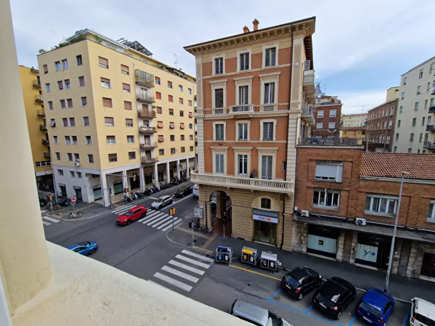 Immagine 1 di Ufficio in affitto  in via giovanni amendola a Bologna