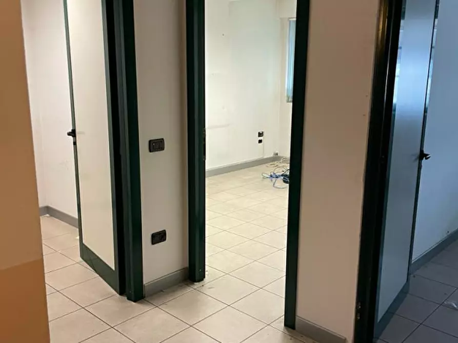 Immagine 11 di Ufficio in affitto  a Bovolenta