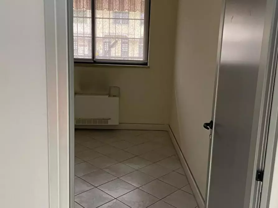 Immagine 13 di Ufficio in affitto  a Bovolenta