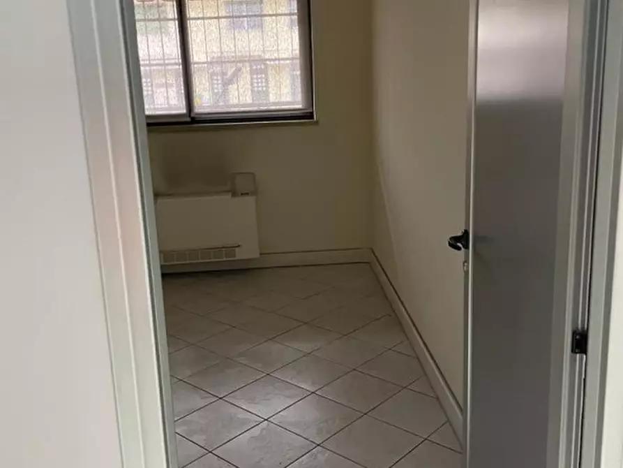 Immagine 15 di Ufficio in affitto  a Bovolenta