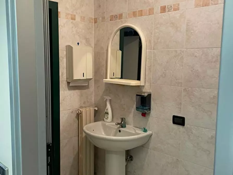 Immagine 18 di Ufficio in affitto  a Bovolenta