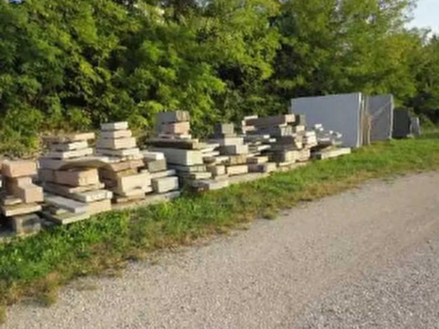 Immagine 38 di Capannone industriale in vendita  in LOCALITA' GAMBERON 17 a Caprino Veronese