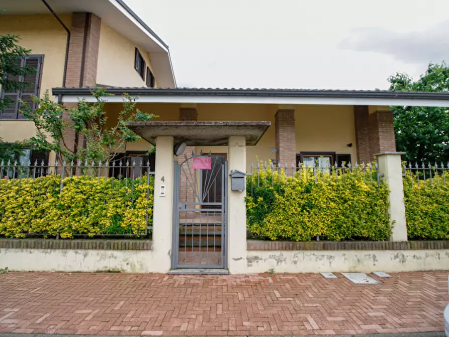 Immagine 1 di Villa in vendita  in via 25 aprile 4 a San Benigno Canavese