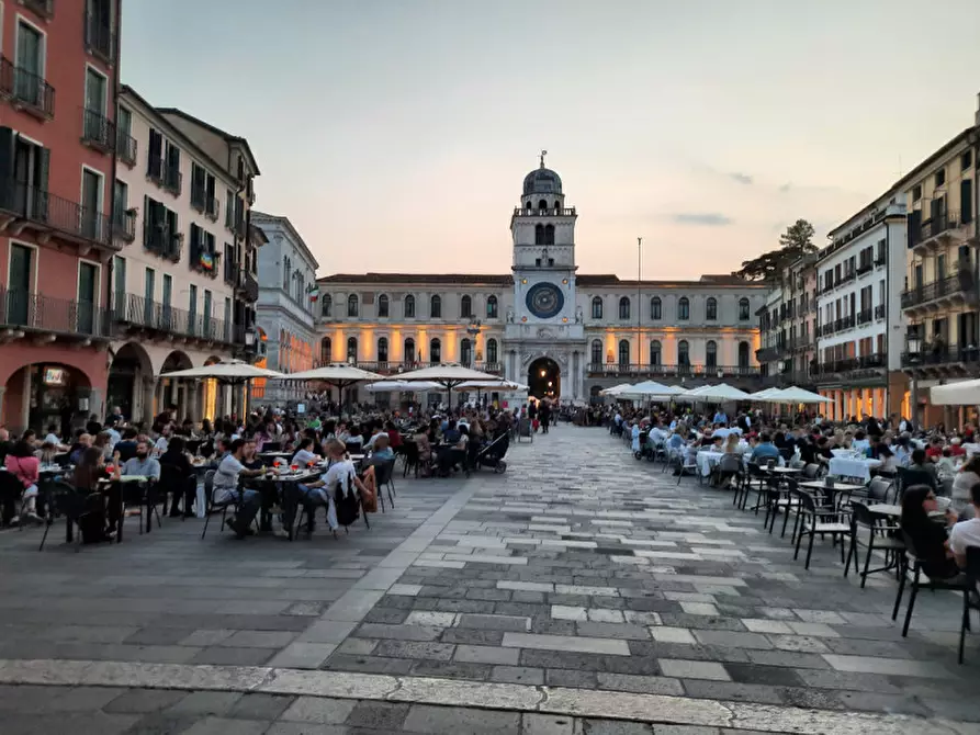 Immagine 1 di Attività commerciale in vendita  in PIAZZA DEI SIGNORI a Padova