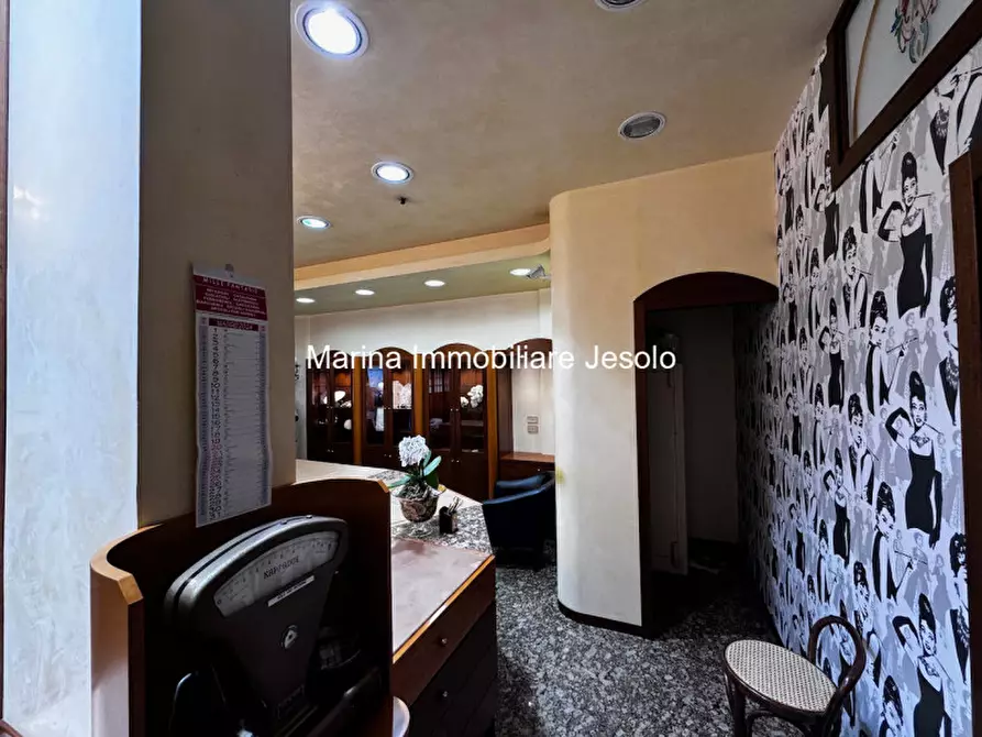 Immagine 7 di Negozio in vendita  in Via Verdi a Jesolo