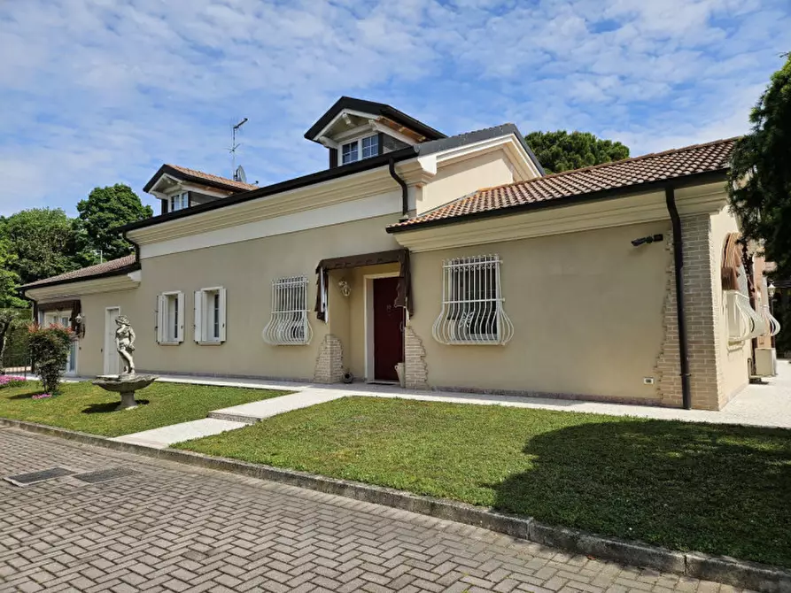 Immagine 22 di Villa in vendita  a Selvazzano Dentro