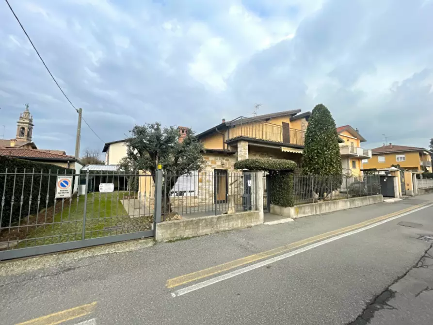 Immagine 2 di Villa in vendita  a Stezzano