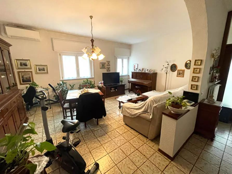 Immagine 5 di Villa in vendita  a Stezzano