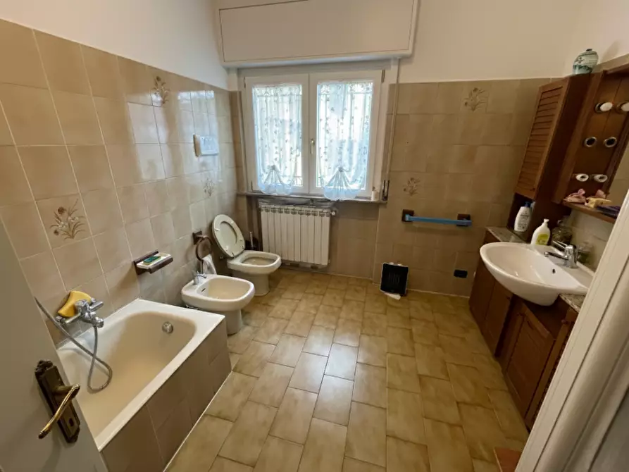 Immagine 11 di Villa in vendita  a Stezzano