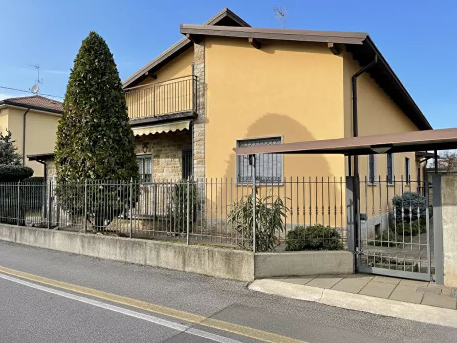 Immagine 25 di Villa in vendita  a Stezzano