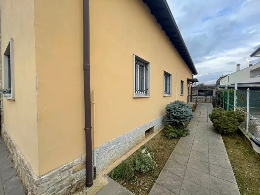 Immagine 27 di Villa in vendita  a Stezzano