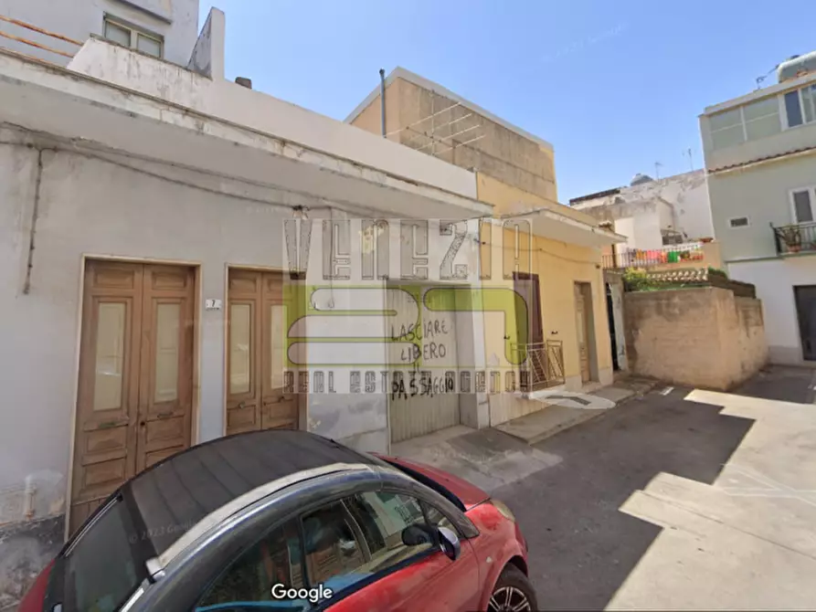 Immagine 1 di Garage in vendita  a Avola