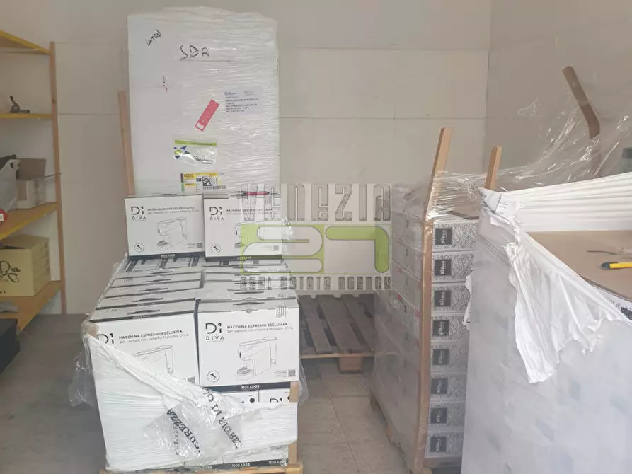 Immagine 2 di Garage in vendita  a Avola