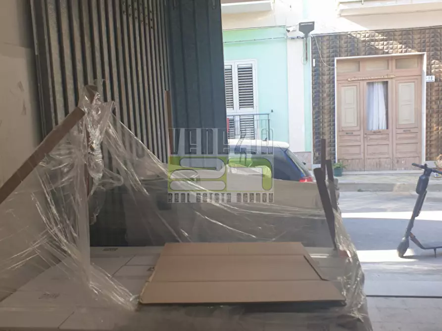 Immagine 8 di Garage in vendita  a Avola