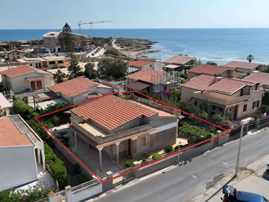 Immagine 2 di Casa indipendente in vendita  in VIA DEL MUGHETTO a Modica