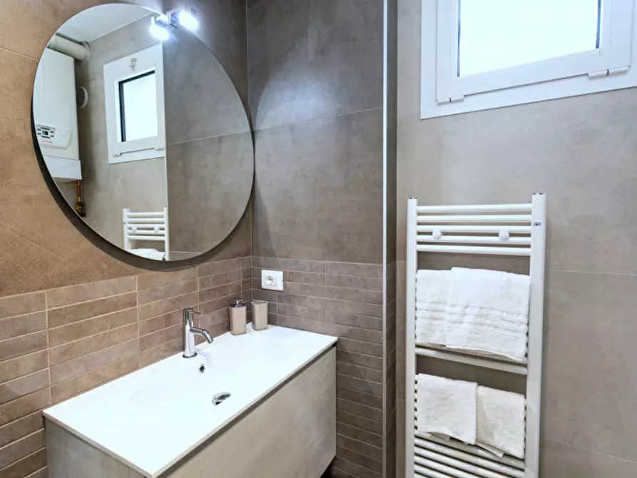 Immagine 10 di Appartamento in vendita  in Piazza Sacro Cuore a Abano Terme