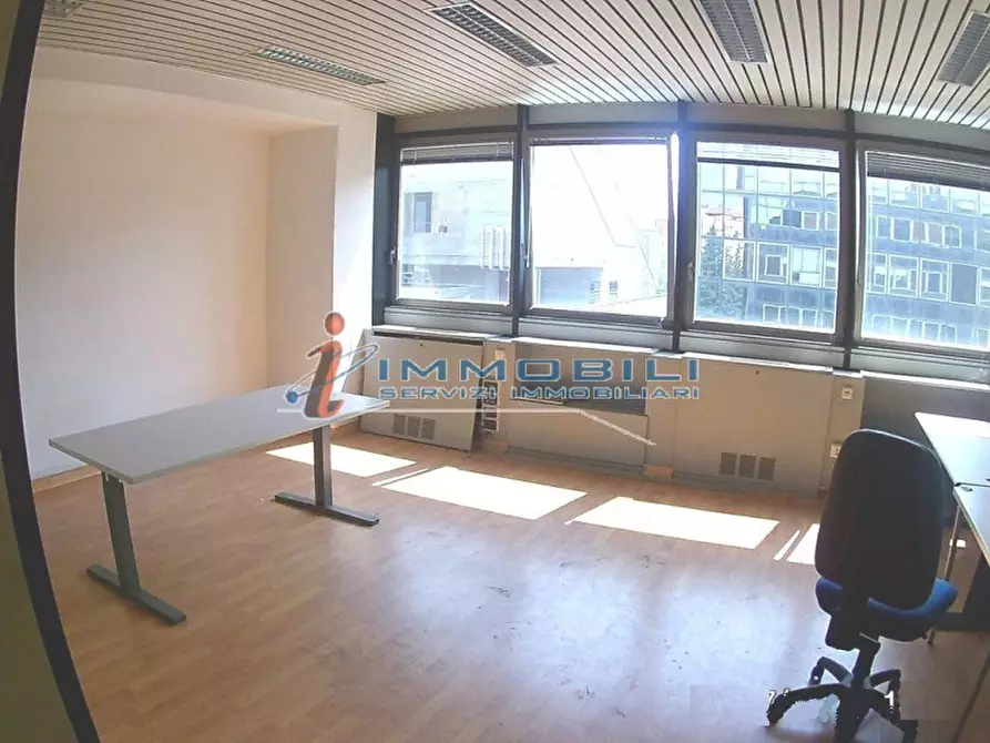 Immagine 10 di Ufficio in affitto  in VIA CECHOV ANTONIO a Milano