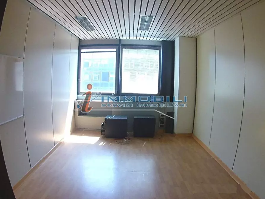 Immagine 14 di Ufficio in affitto  in VIA CECHOV ANTONIO a Milano