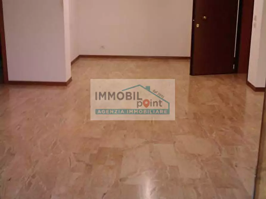 Immagine 7 di Negozio in vendita  in VIA EUGANEA a Selvazzano Dentro