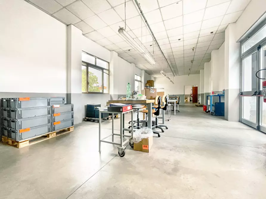 Immagine 2 di Laboratorio in vendita  in via vecchia per maggiate 20 a Borgomanero