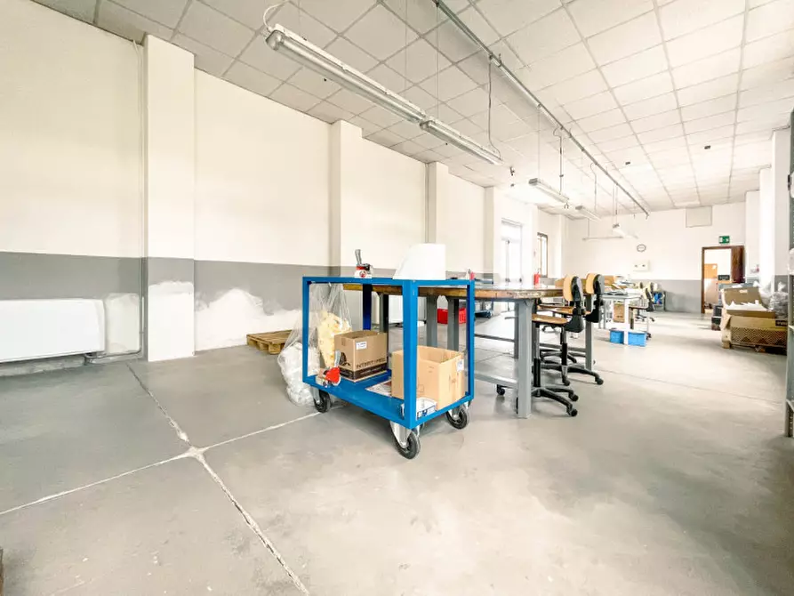 Immagine 6 di Laboratorio in vendita  in via vecchia per maggiate 20 a Borgomanero