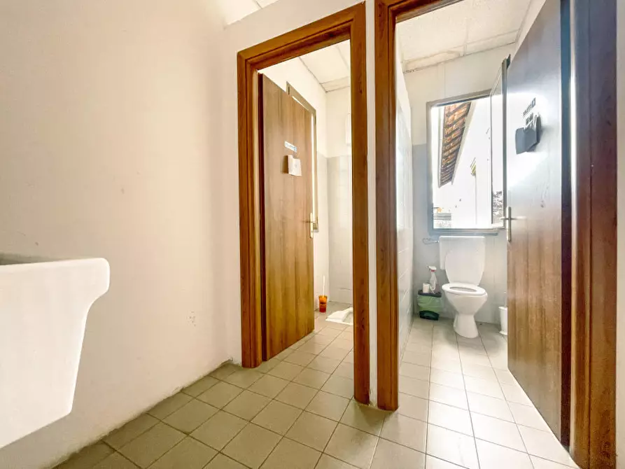 Immagine 11 di Laboratorio in vendita  in via vecchia per maggiate 20 a Borgomanero