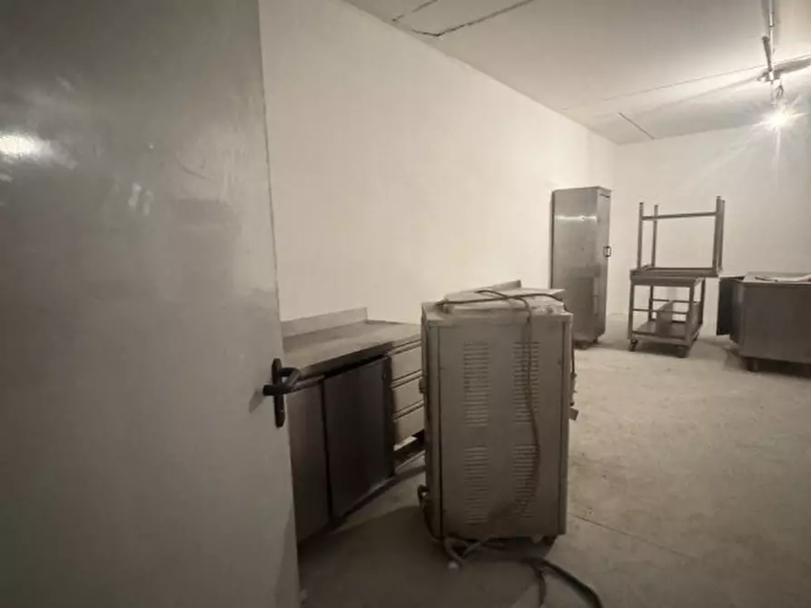 Immagine 17 di Cantina in vendita  in VIA BARTOLOMEO CAVACEPPI a Roma