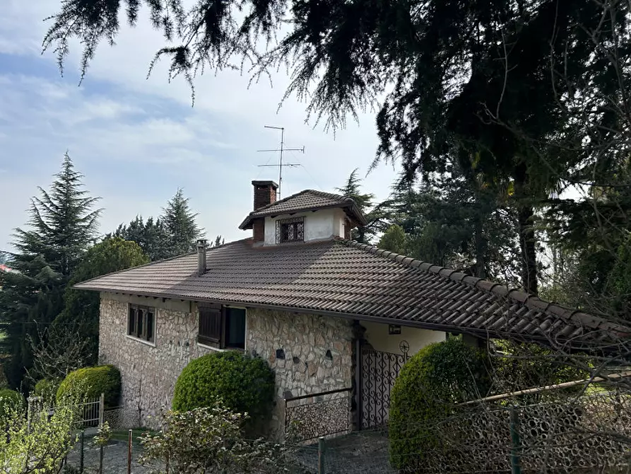 Immagine 1 di Villa in vendita  in via regnoto a Cerro Veronese