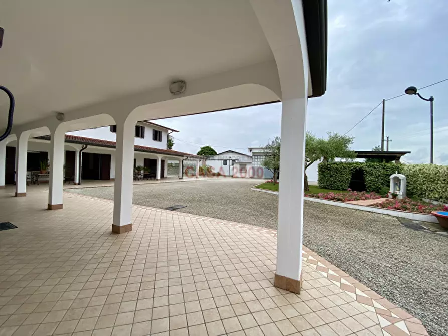 Immagine 39 di Agriturismo in vendita  a Villa Del Conte