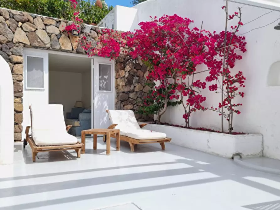 Immagine 2 di Villa in vendita  in Via Rotabile a Milazzo