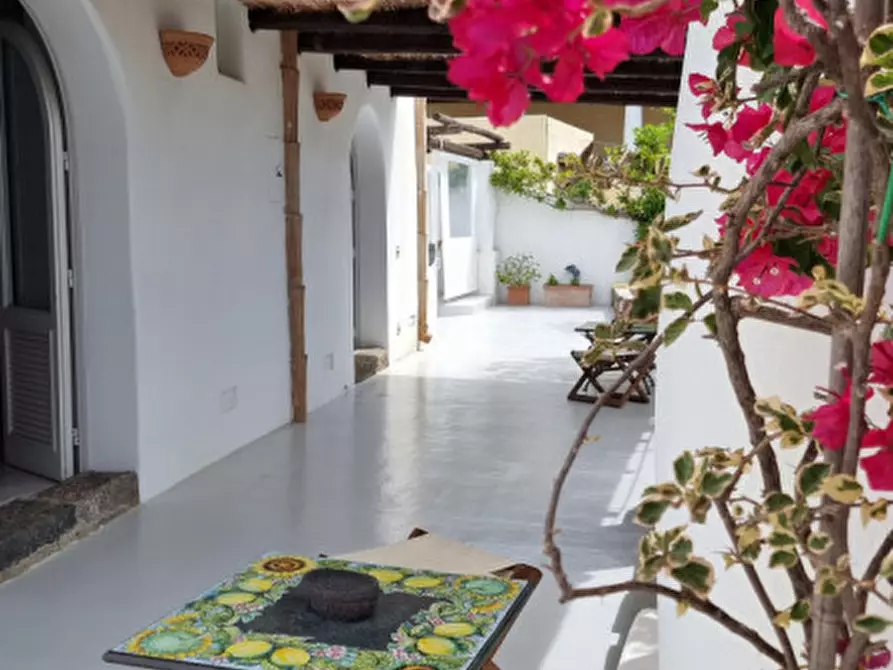 Immagine 3 di Villa in vendita  in Via Rotabile a Milazzo