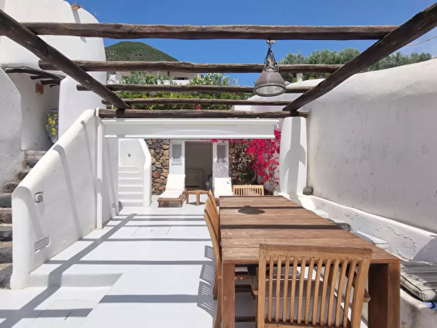 Immagine 5 di Villa in vendita  in Via Rotabile a Milazzo