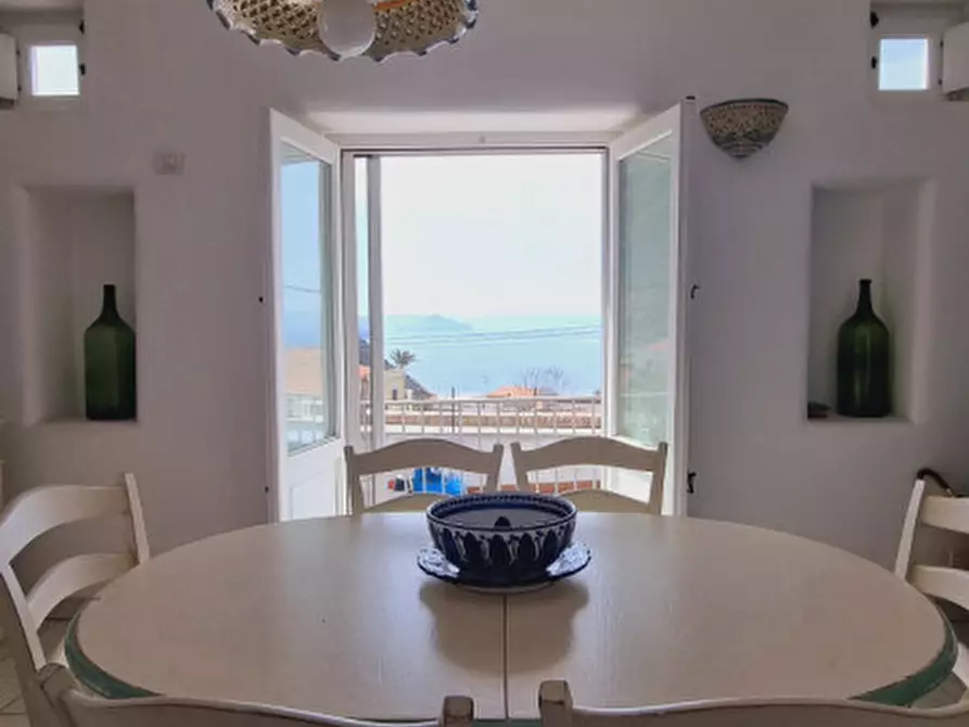 Immagine 17 di Villa in vendita  in Via Rotabile a Milazzo