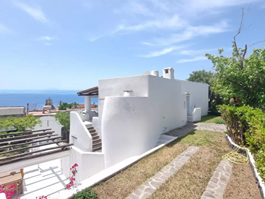 Immagine 32 di Villa in vendita  in Via Rotabile a Milazzo