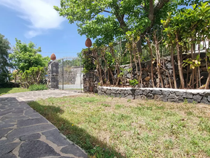 Immagine 33 di Villa in vendita  in Via Rotabile a Milazzo