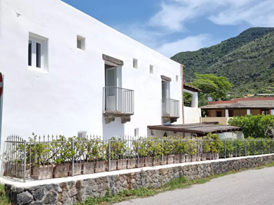 Immagine 35 di Villa in vendita  in Via Rotabile a Milazzo