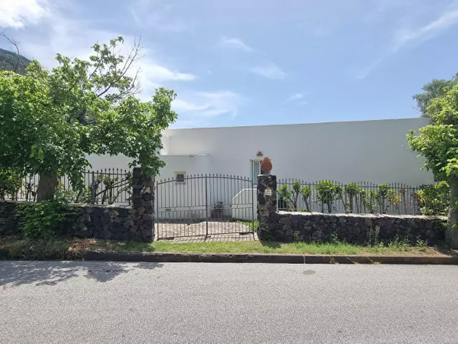 Immagine 36 di Villa in vendita  in Via Rotabile a Milazzo