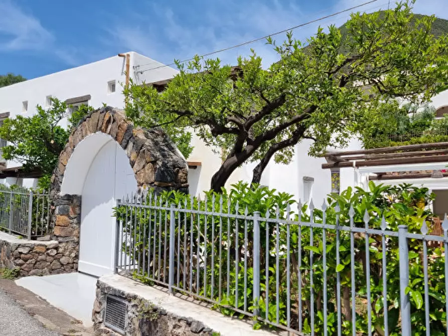 Immagine 40 di Villa in vendita  in Via Rotabile a Milazzo