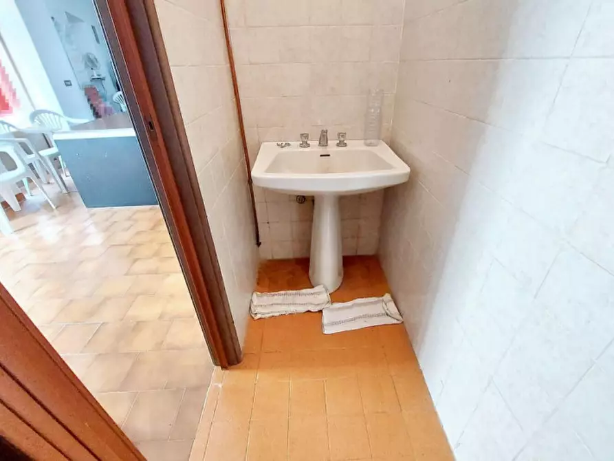 Immagine 6 di Negozio in vendita  in Via Novara, N. 41 a Vanzaghello