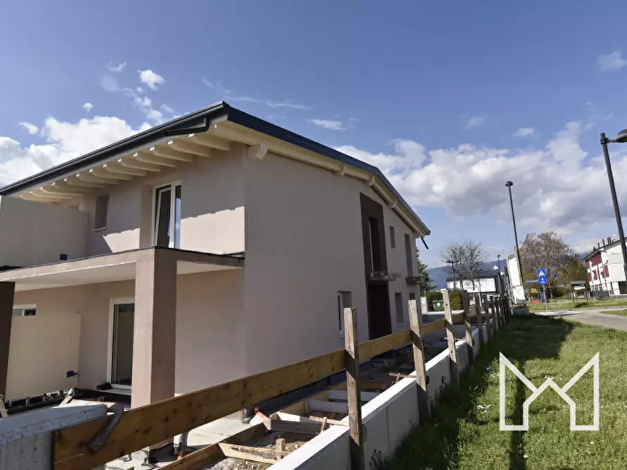 Immagine 1 di Casa bifamiliare in vendita  a Rosà