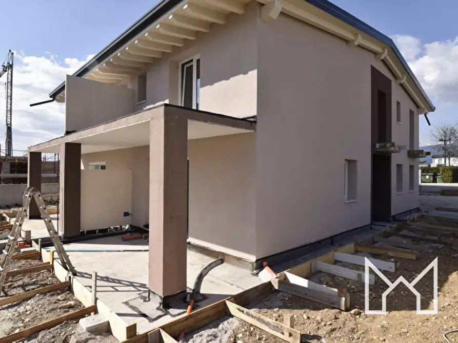 Immagine 2 di Casa bifamiliare in vendita  a Rosà