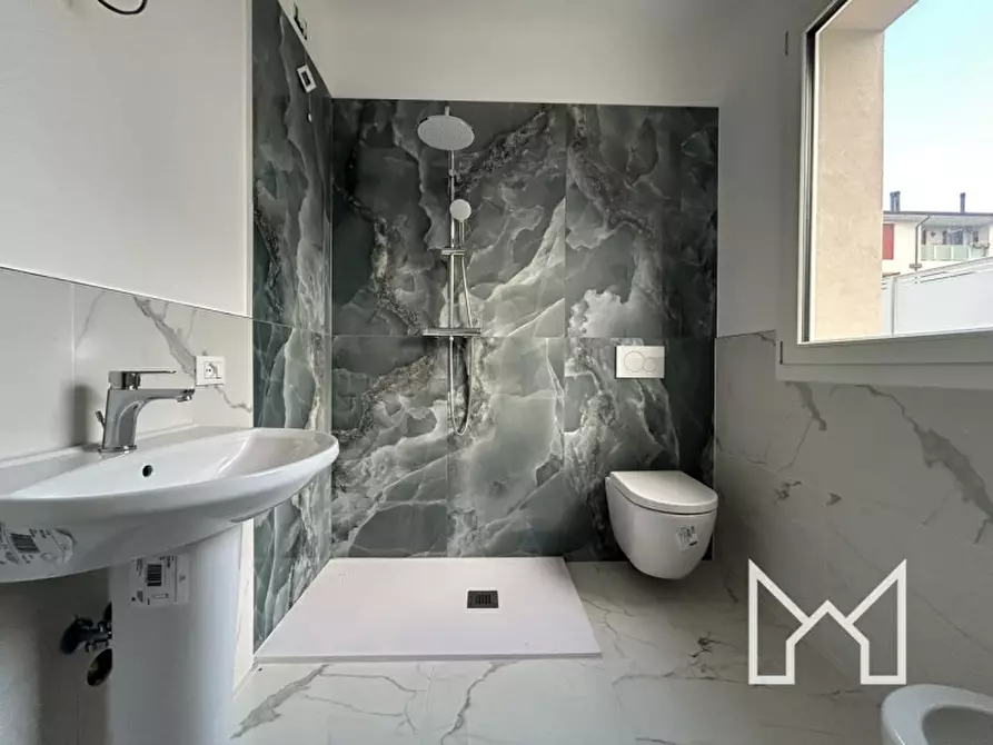 Immagine 11 di Casa bifamiliare in vendita  a Rosà