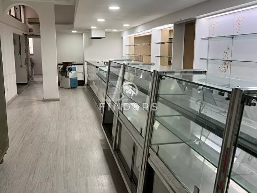 Immagine 2 di Negozio in vendita  in Strada Statale a Reggio Di Calabria