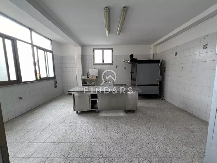 Immagine 3 di Negozio in vendita  in Strada Statale a Reggio Di Calabria